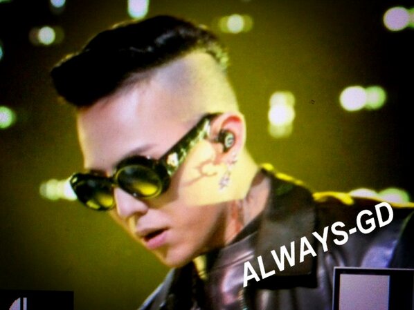 [2/3/13][Pho] BIGBANG biểu diễn tại Samsung Blue Day Festival ở Nam Kinh, TQ BEW2_cUCAAABRxl