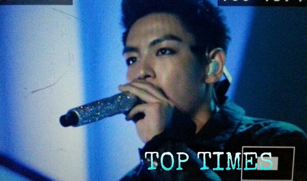 [2/3/13][Pho] BIGBANG biểu diễn tại Samsung Blue Day Festival ở Nam Kinh, TQ BEW2ks9CMAIOGH0