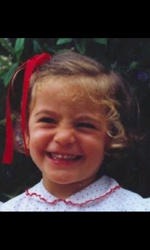 martamarinasll's tweet photo. Felicísimos 23 Anita mía!!!!! Ojalá todavía tuvieses esta carota fea!! Love you querida! http://t.co/uNoofuvmFB