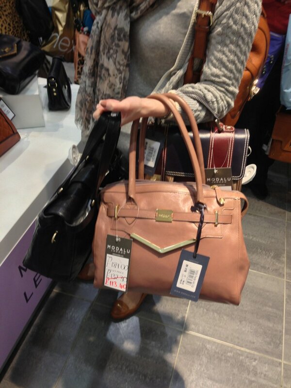 TheGreenMeist's tweet image. She spots a 70% Off everything Sale and goes mad #AnotherBag #BuyingTheEntireShop #insane