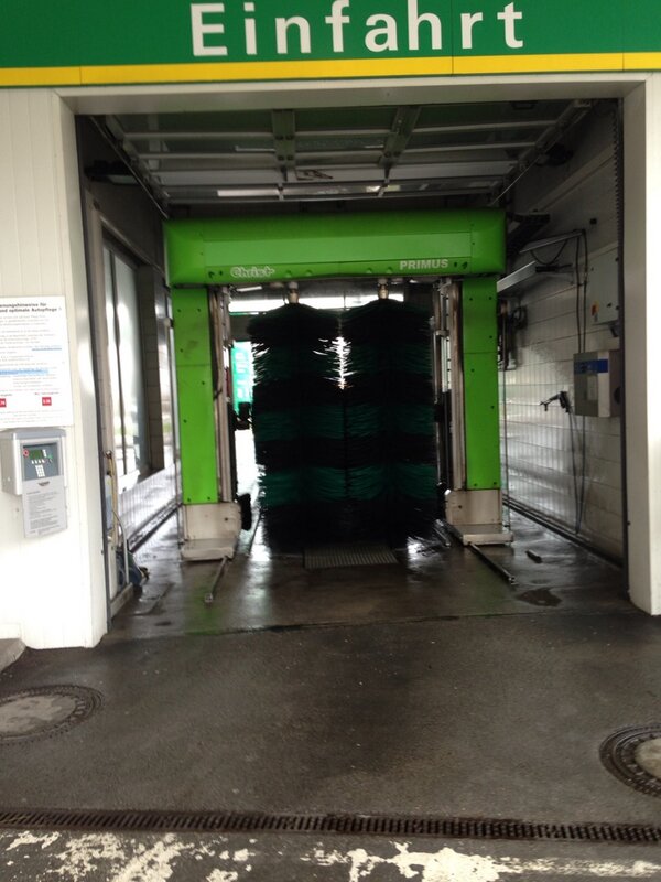 Rich_Pumm's tweet photo. Autowäsche. Dringend notwendig http://t.co/TLCajUFqjY