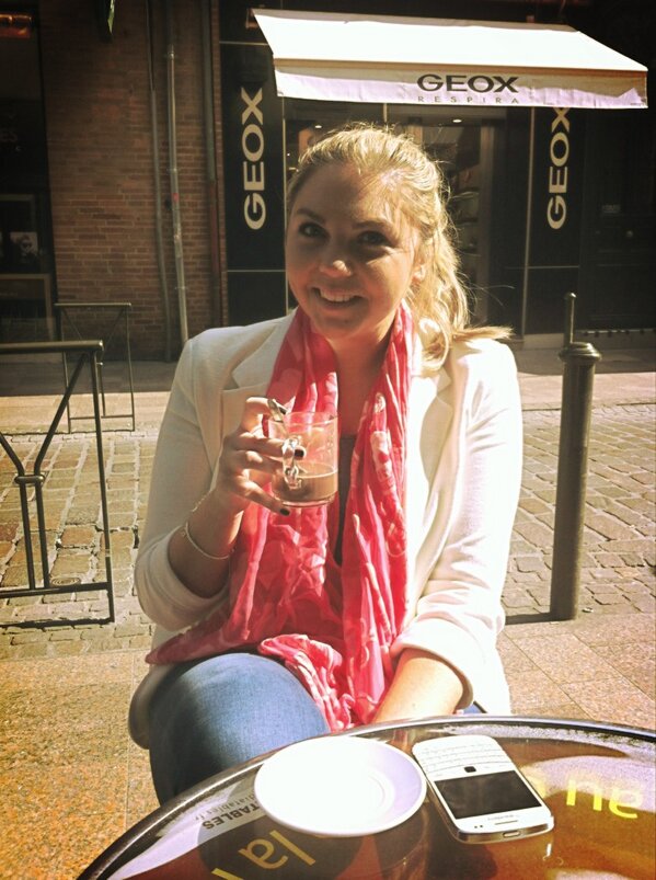 Nathalia's tweet photo. @fayecaplan and her french hot chocolate http://t.co/lJ20sNVZ9B