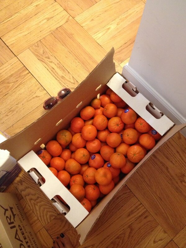 hodakotb's tweet photo. Thought I ordered a small box of clementines #shouldhavereadthefineprint http://t.co/HmEHaF8WRU