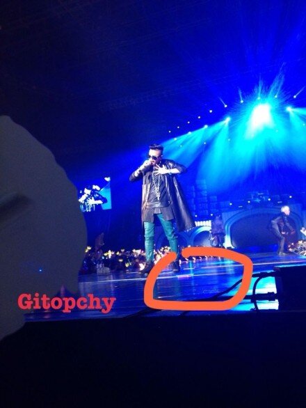 [2/3/13][Pho] BIGBANG biểu diễn tại Samsung Blue Day Festival ở Nam Kinh, TQ BEWkaLQCUAAJAf0