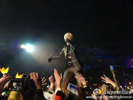 [2/3/13][Pho] BIGBANG biểu diễn tại Samsung Blue Day Festival ở Nam Kinh, TQ BEWldTkCcAA9W9F