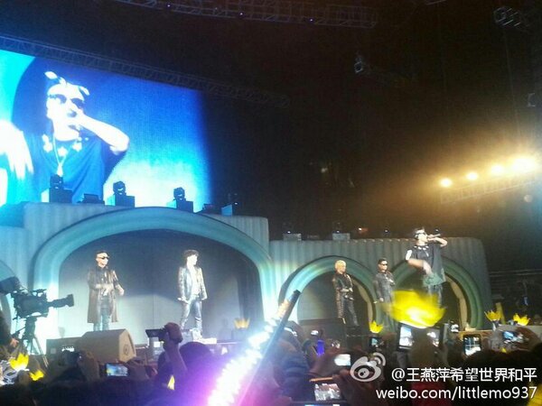 [2/3/13][Pho] BIGBANG biểu diễn tại Samsung Blue Day Festival ở Nam Kinh, TQ BEWnqmcCMAAk4ed