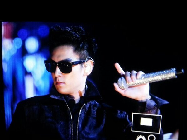 [2/3/13][Pho] BIGBANG biểu diễn tại Samsung Blue Day Festival ở Nam Kinh, TQ BEWoEoUCQAYl0AL