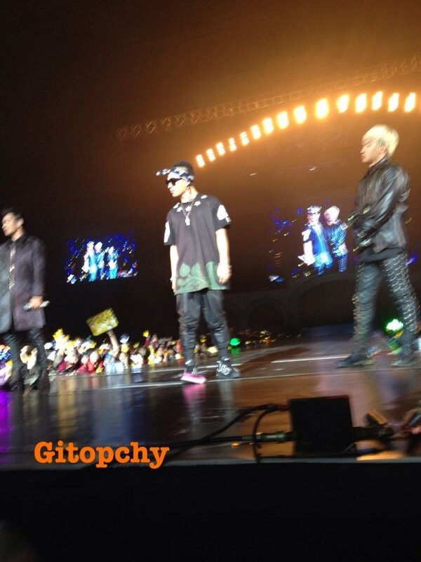 [2/3/13][Pho] BIGBANG biểu diễn tại Samsung Blue Day Festival ở Nam Kinh, TQ BEWoHVrCcAABBgr