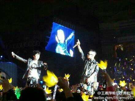 [2/3/13][Pho] BIGBANG biểu diễn tại Samsung Blue Day Festival ở Nam Kinh, TQ BEWqZDPCUAEUGTg
