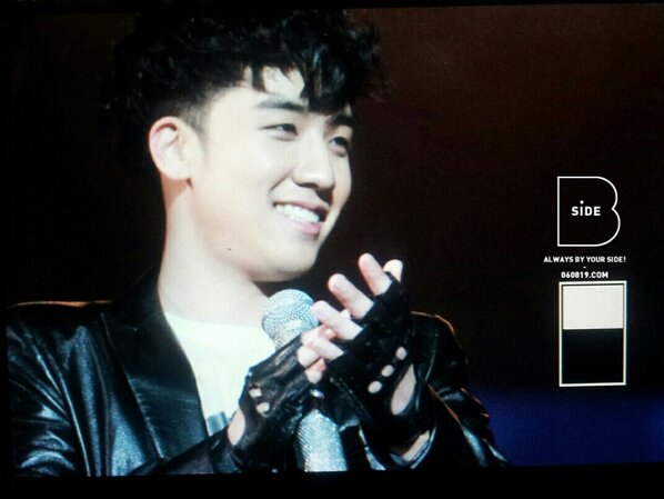 [2/3/13][Pho] BIGBANG biểu diễn tại Samsung Blue Day Festival ở Nam Kinh, TQ BEWxzQGCEAEB4qA