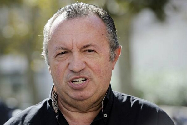 AfterEight13's tweet photo. #AvouezQue rien qu'à le regarder vous voyez tout de suite qu'il a une tête d'escroc... Et bien vous avez bien vu ! http://t.co/sLq4xGzQD9