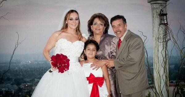 WeLoveRosieR's tweet image. Me encanto está foto :&apos;) @RosieRivera_JRR Whit @senorarosa , su #dad :)