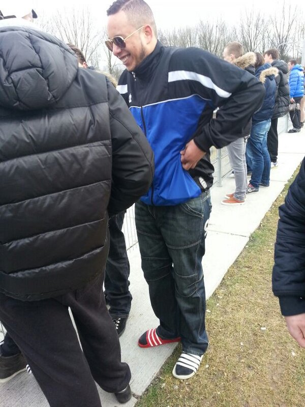 GaryMantiri's tweet photo. Wie o wie is deze gvn (grote vriendelijke neger)? http://t.co/F6GayNjCZw