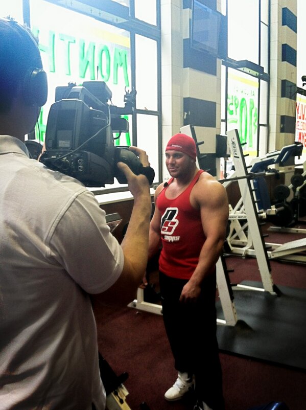 VitaminShoppe's tweet photo. Currently shooting a video with team @Prosupps_LLC! This is going to be funny! #Arnold2013VS #Arnold2013 #ASF13 http://t.co/hh5oenC36L