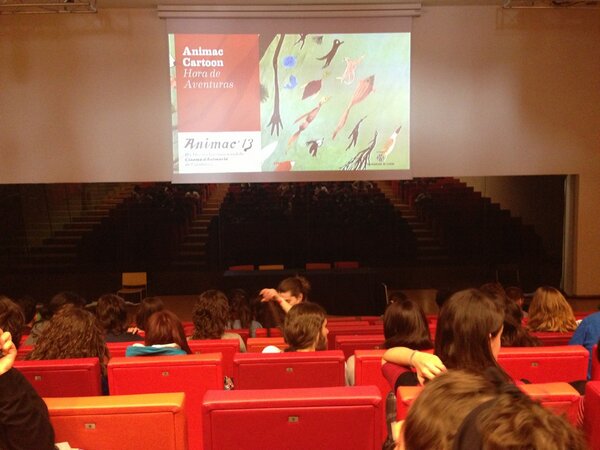 En el #animac para ver capítulos inéditos de hora de aventuras
Edad media del público = 25