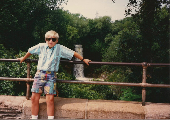 johnwaynehorton's tweet photo. Loving my childhood confidence! Clip-on shades, stylin outfit &amp; the gut don't hurt either! #tbv #throwbackvacay http://t.co/oitHSC6p0A