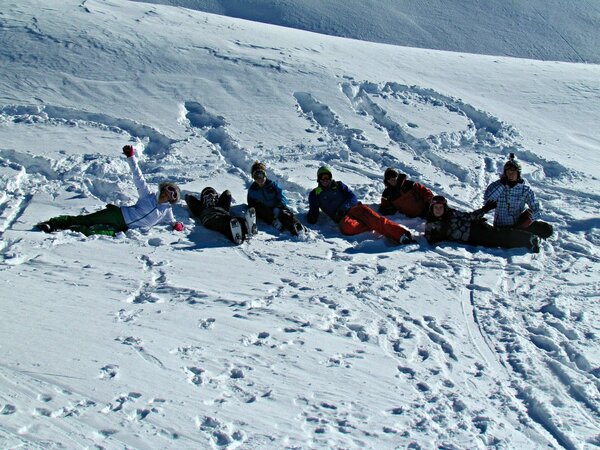 QUBSnow's tweet photo. QUB in Val Thorens #qubsnow http://t.co/qr1W9qrTPY