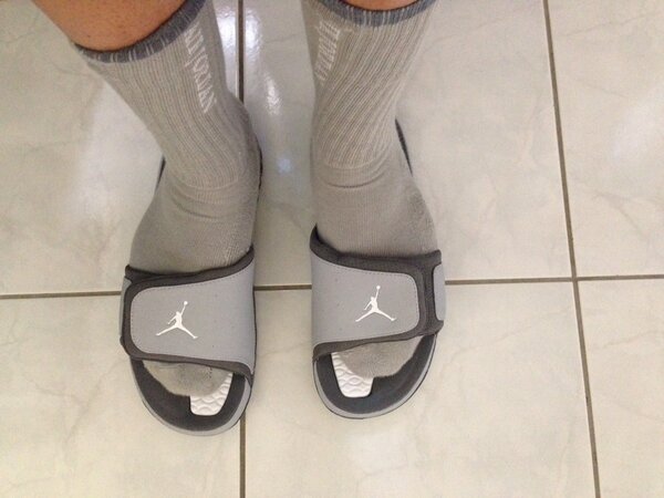 jusachieve's tweet image. #ballislife #jordan #slippersandsocks