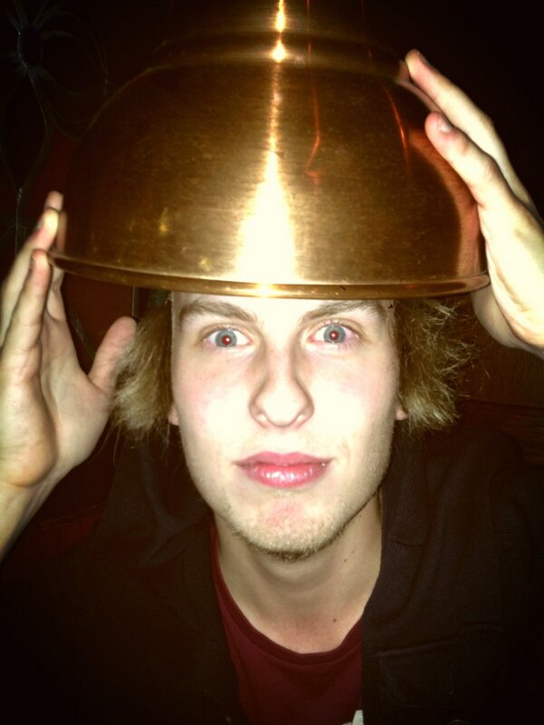 Bilsu's tweet photo. Juho #kuparivaras Hirvonen. Mukavaa juomaseuraa! http://t.co/o13zfblPHa