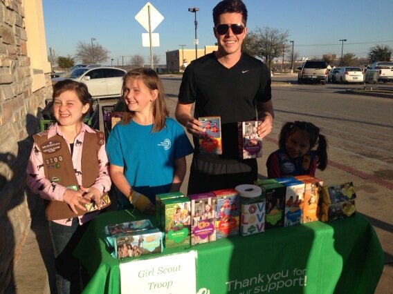 JRHDZV's tweet image. I'm a sucker for Girl Scout Cookies! #carameldelites #peanutbutterpatties