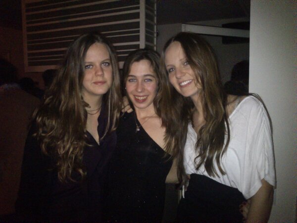 ani_cot's tweet image. Celebrando cumple mey!!os qiierooooo @cayumey @alecotoner