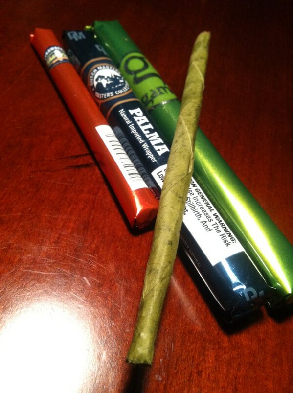 ChroniCommunity's tweet photo. 4:20, time to blaze! http://t.co/6CHo6ppKHy