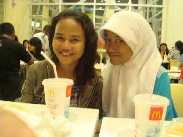 ItsAmazingEMD's tweet image. #adminpict ini gue (Nabila) yg gapake kerudung.-.