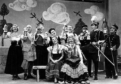 LoveLucilleBall's tweet photo. Lucy: (singing) I gave him a check
Woman: (singing) It bounced! Boounced. Boouunnced! 
Lucy: It came back?!? http://t.co/zSNE4cHx4Z