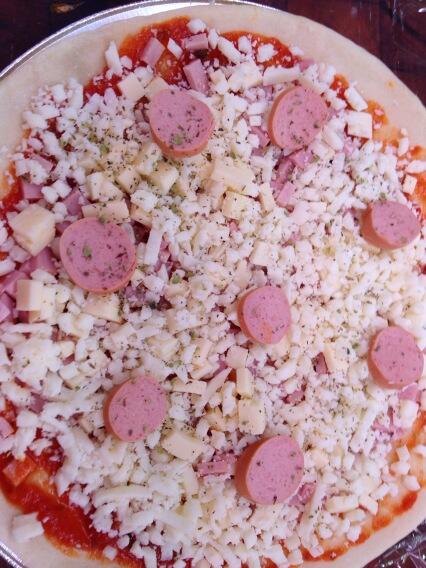 Pizza de dolc,formatge i frankfurt.