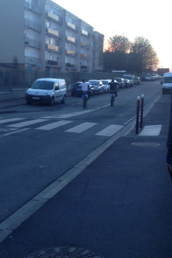 BastosLfouuu's tweet photo. Bekane en i toute les tessi juste un yebi con skasse d'ici http://t.co/GaVhKp0Zes