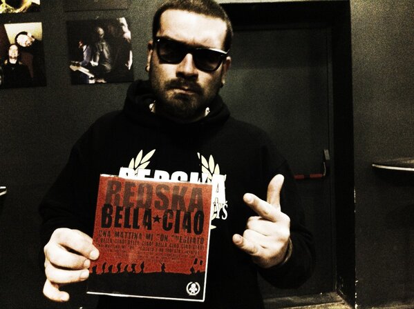 RedSkaCombatITA's tweet photo. Finalmente in mano! FANTASTICO! http://t.co/kCo8H5jUTs