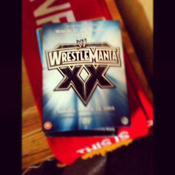 VegatedUndi's tweet photo. Perfect viewing for a lazy Sunday! Rock n Sock v Evolution now on! #WrestleMania http://t.co/OlTidIYozv