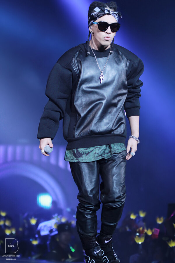 BB_side's tweet photo. 130302 Samsung Blue Festival 태양 1장! You're my superstar ♥ http://t.co/vxwVZH50LU