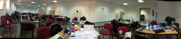AnnOfBlueGables's tweet photo. @OriciosServiceJ espacio de trabajo ahora que to2 han bajado a foto y han dejado todo como estaba #OSJ13 #GSJ13 http://t.co/qpArX0xvrk