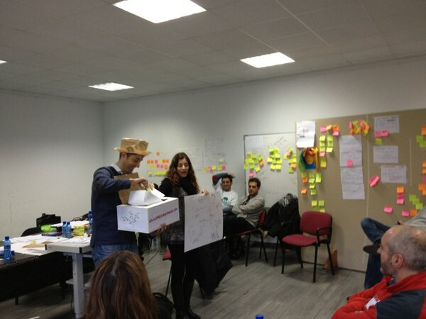 guiogl's tweet photo. @lyantu y @pradavilla presentando el proyecto Crecemos Todos @OriciosServiceJ #gsj13 #osj13 http://t.co/iuSBKCWujS