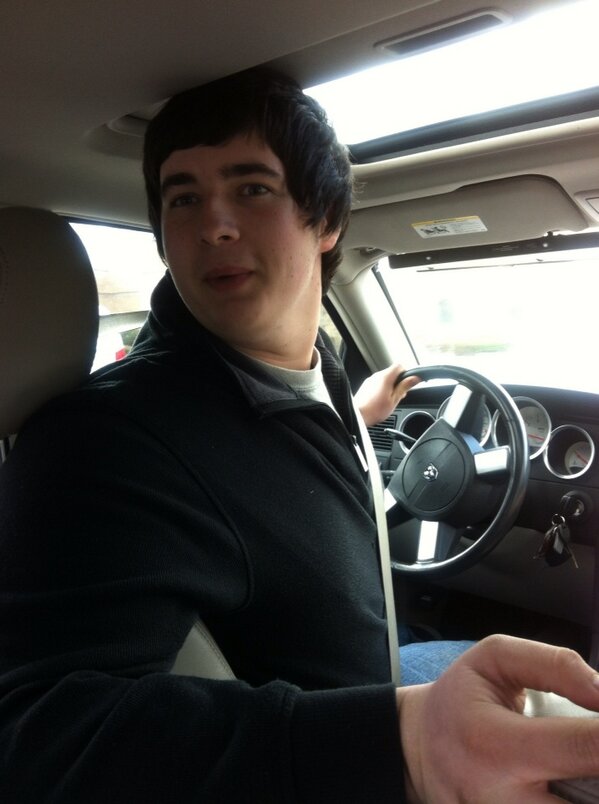 deeds97xx's tweet image. ugly ass pic...but shit lol get my dad to like u enough he will give u the keys to the charger 👌
#GoRay