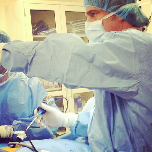 LatinDoctorspr's tweet photo. Hoy las 5pm no te puedes perder las impactantes imagenes de una operacion de endometriosis por Telemundo! http://t.co/TmP50rmfZo