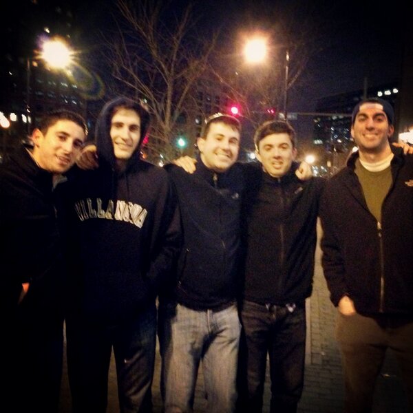 JCord33's tweet photo. @captinjd @mFranz127 @brianjfinneran Boston trip ah nice. How bout you close the door @tomdantonio. #freebird http://t.co/Kv9PfDd3nC