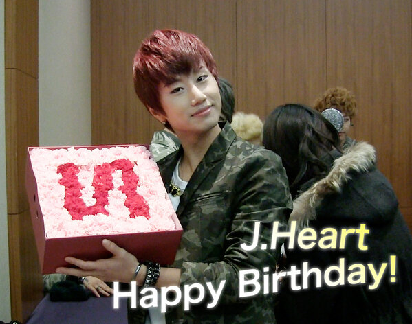 C2K_JP's tweet photo. @nsonic_JH Happy Birthday☆ いつも一生懸命 頼れるリーダー！Thank you for always doing its best.#2013JHeartHappyBD0304 　 http://t.co/yHmASfDBi2