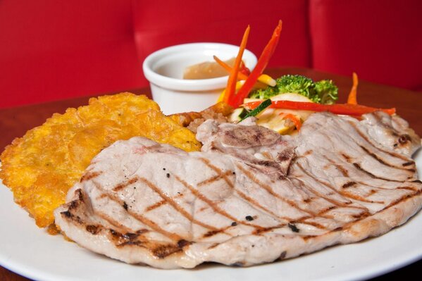 ¡Feliz Domingo! ¿Que tal para hoy de almuerzo una Chuleta de puerco con salsa dulce?