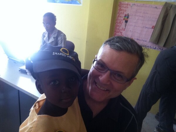 SharedVisionInt's tweet photo. Dr. Jim sharing his lid post eye exam pic. Mirebalais, #Haiti. http://t.co/n3u6p8evQq