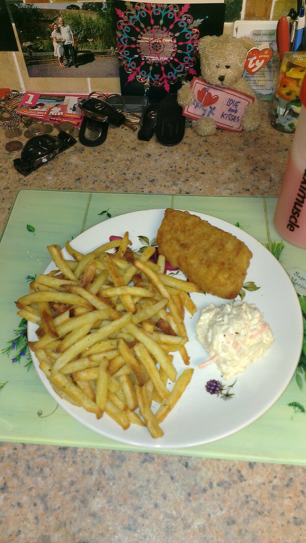 Daniel_Claydon's tweet photo. Light snack after football #healthy...ish http://t.co/GsXUiH3XM6