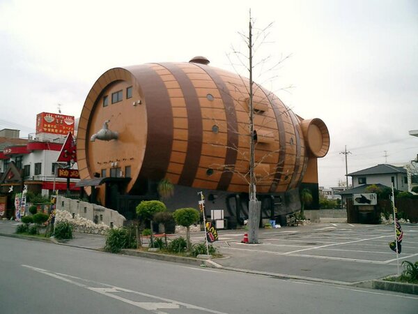 PraOndeViajar's tweet photo. Engenharia e Arquitetura: Um restaurante bistrô em forma de tonel - Ilha de Okinawa, Japão http://t.co/EqCsOB0pCG