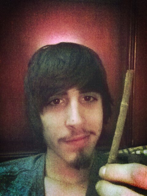 ChroniCommunity's tweet photo. Rolled one up, lets smoke! 😚💨 http://t.co/8rO1iXPfMi