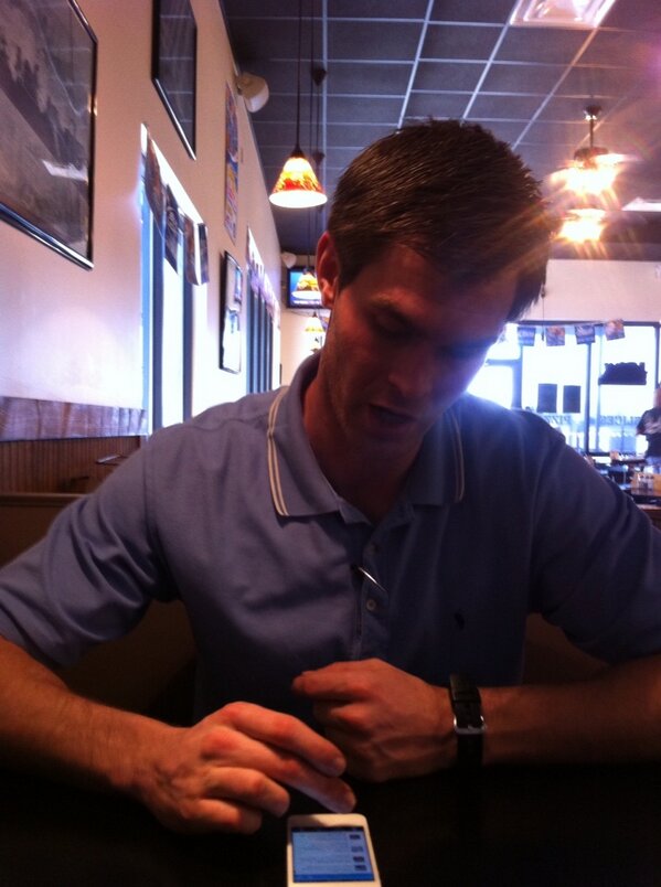 NicoleGlick's tweet photo. @thaborne on a date with his phone #notcool #invisiblegfprobz http://t.co/MINPUEyJS9