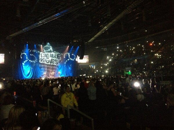 Lmcgraw89's tweet photo. @LoveableRogues #whatanight http://t.co/1pmD9ZYc2r