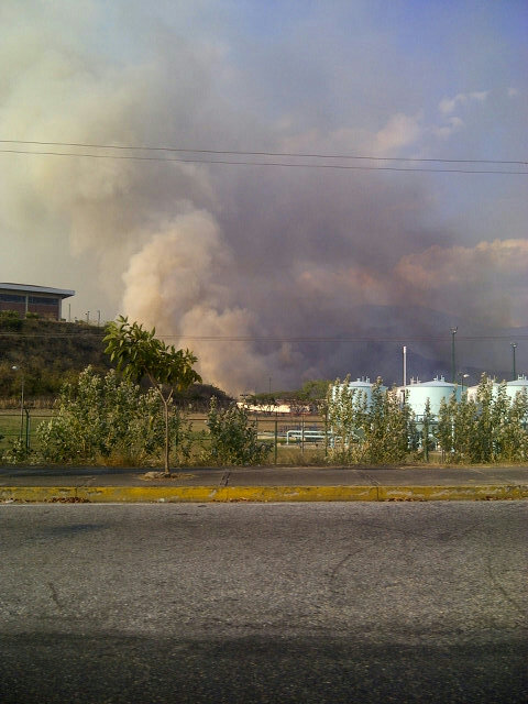 govalita's tweet photo. Hay fuego cerca de la Casa de la Moneda http://t.co/rIgpVymcFR