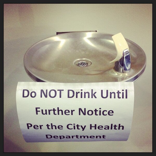 rfulkerson's tweet photo. Don't drink the tap water #himss13 #nola @GlennLanteigne http://t.co/mvILkamMAU