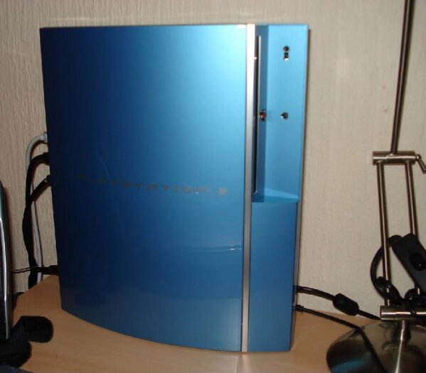 Console_Customs's tweet image. Stasera vi proponiamo 2 foto dello stesso prodotto,una ps3 Fat elegante e stupenda.