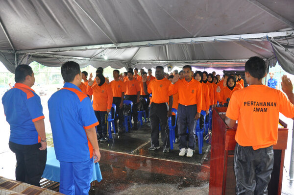 JPAMLMS's tweet photo. @PPANPerak @ppadlms @dbu9877 Majlis Penutupan Kursus Asas Siri 2/2013 di Unit Selama http://t.co/D85u7RTpcQ